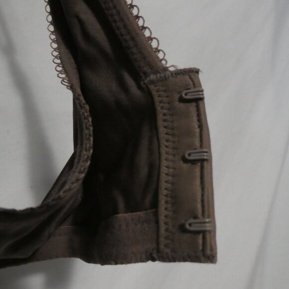 WACOAL | 42 DD | Elegant Taupe Contoured Bra | Removeable Padding Not Included - Picture 15 of 15